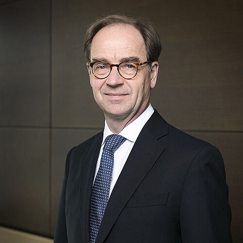 Dr. Stephan König<br/>M.C.J. (NYU)